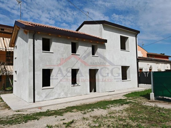 casa indipendente in vendita ad Abano Terme in zona Giarre
