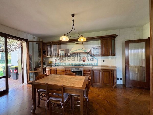 casa indipendente in vendita ad Abano Terme in zona Feriole