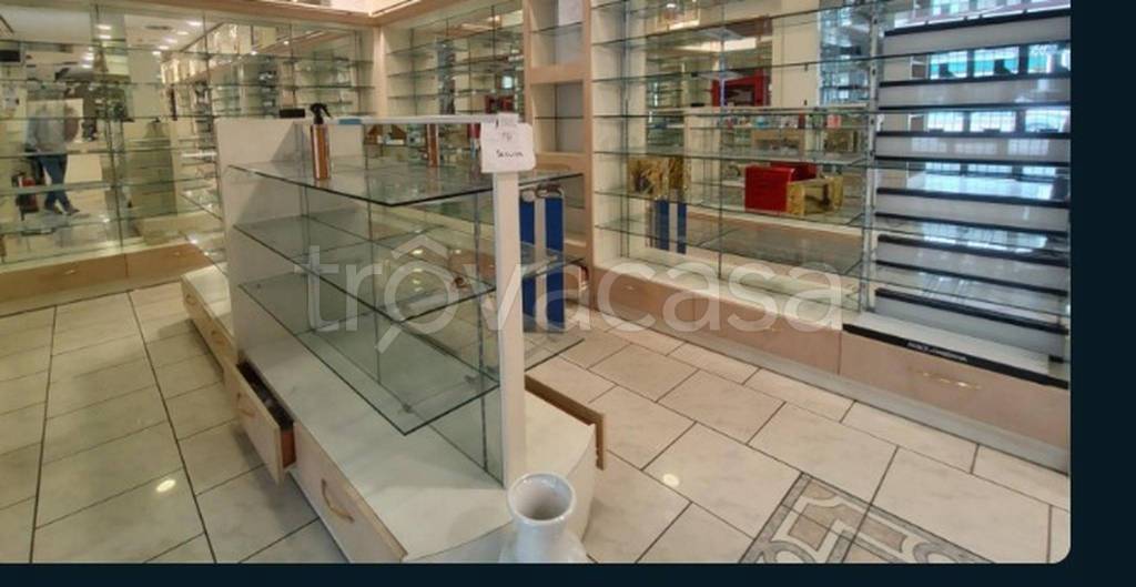 negozio in vendita ad Abano Terme