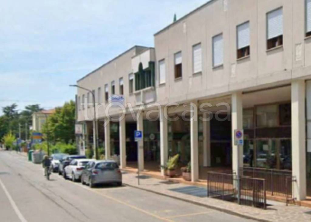 locale commerciale in vendita ad Abano Terme