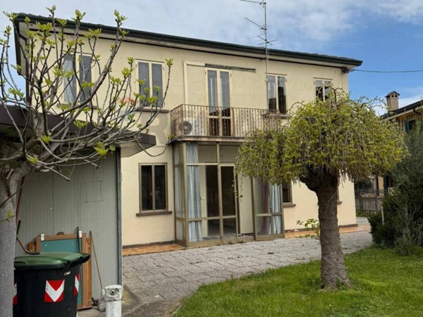 casa indipendente in vendita ad Abano Terme in zona Monteortone