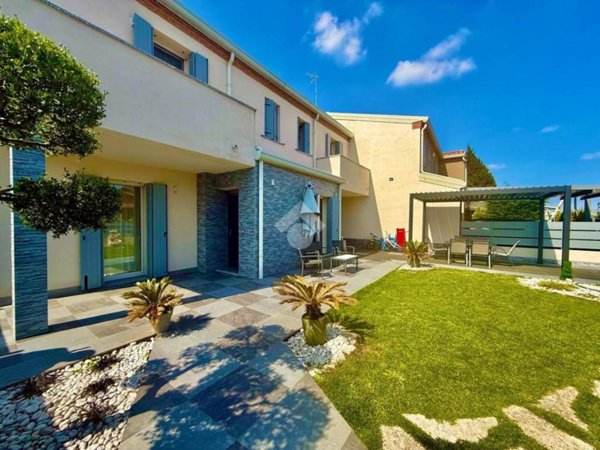 casa indipendente in vendita ad Abano Terme in zona Giarre