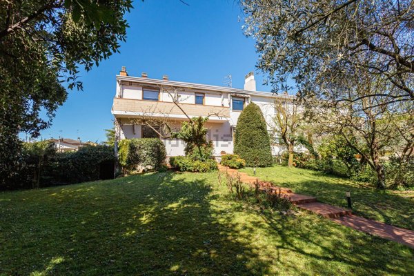 casa indipendente in vendita ad Abano Terme in zona Giarre