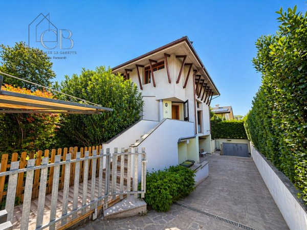 casa indipendente in vendita ad Abano Terme in zona Monterosso
