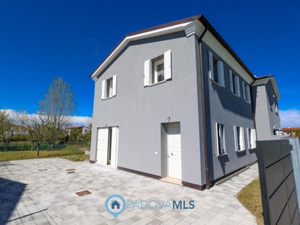 casa indipendente in vendita ad Abano Terme in zona Giarre