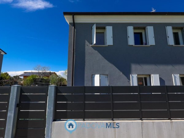 casa indipendente in vendita ad Abano Terme in zona Giarre