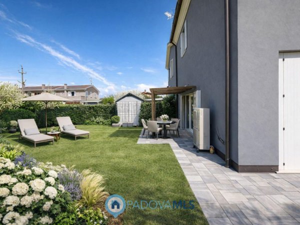 casa indipendente in vendita ad Abano Terme in zona Giarre