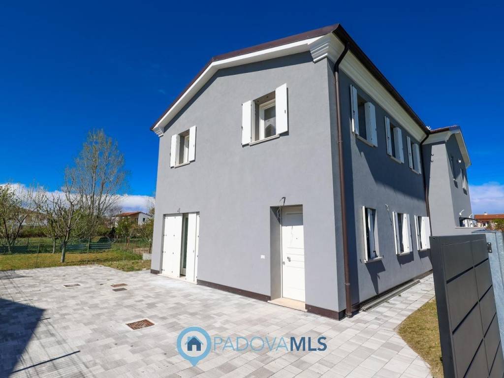 casa indipendente in vendita ad Abano Terme in zona Giarre