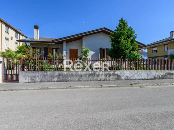 casa indipendente in vendita ad Abano Terme