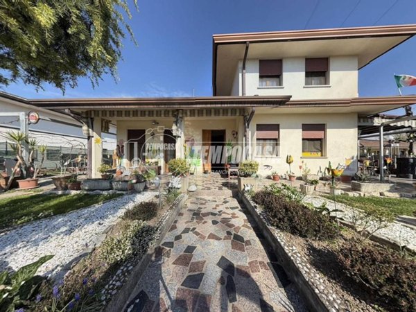 casa indipendente in vendita ad Abano Terme