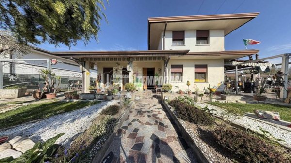 casa indipendente in vendita ad Abano Terme