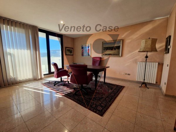 ufficio in vendita ad Abano Terme in zona Monteortone