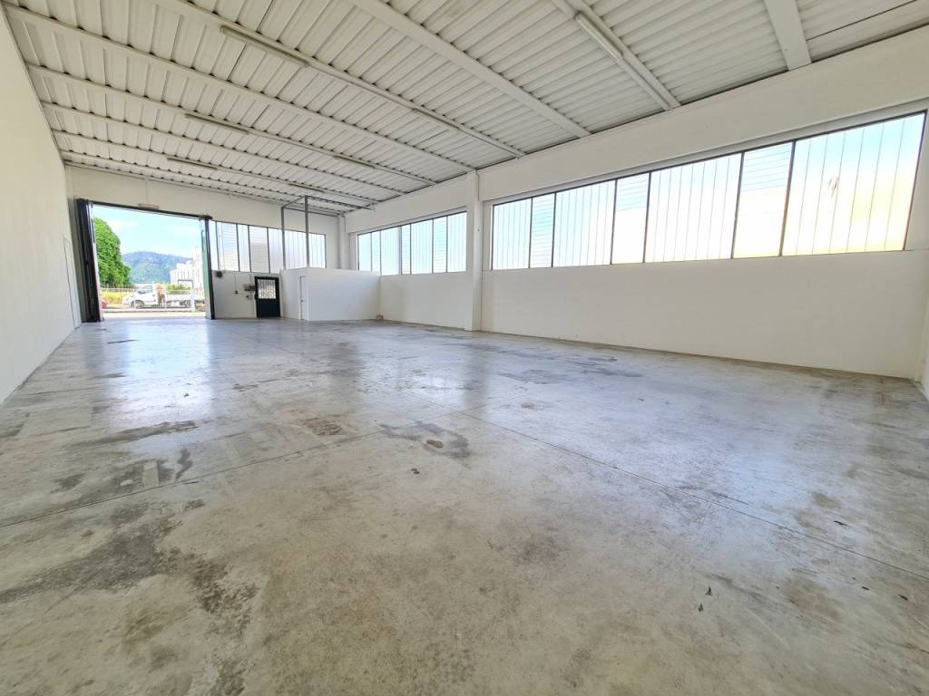 locale commerciale in vendita ad Abano Terme