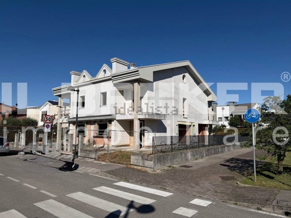 casa indipendente in vendita ad Abano Terme