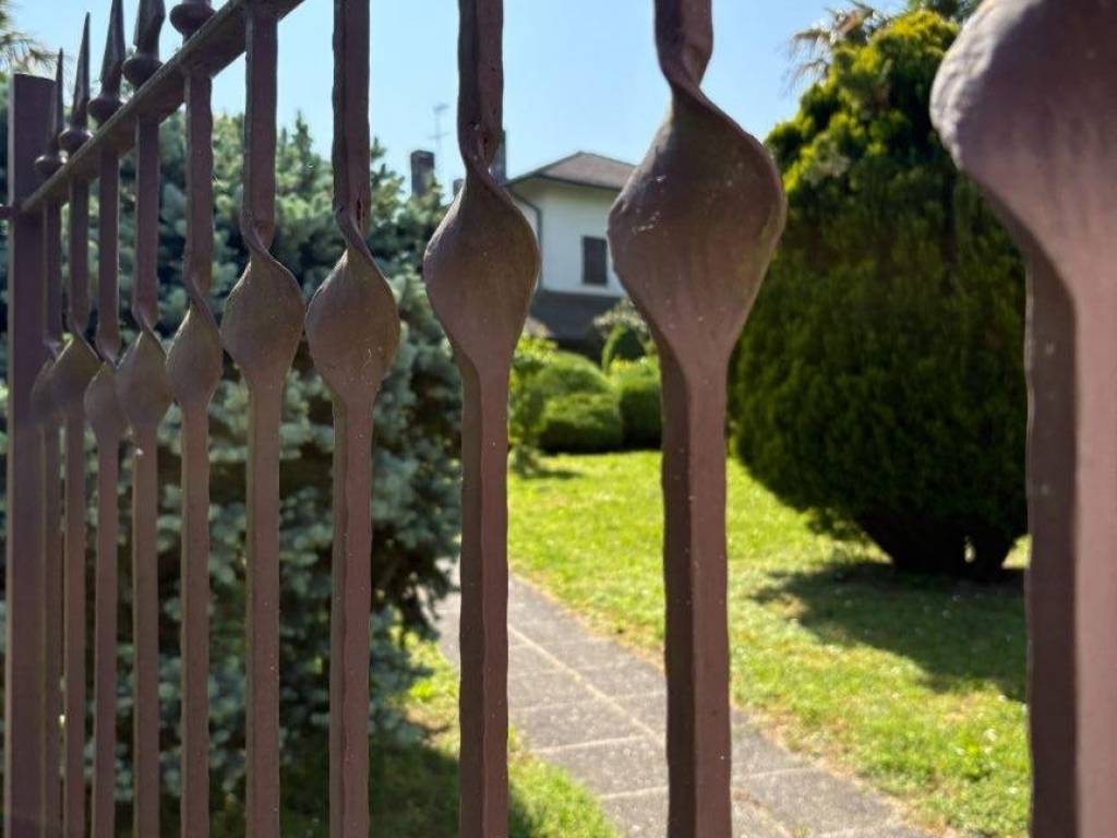 casa indipendente in vendita ad Abano Terme in zona Feriole