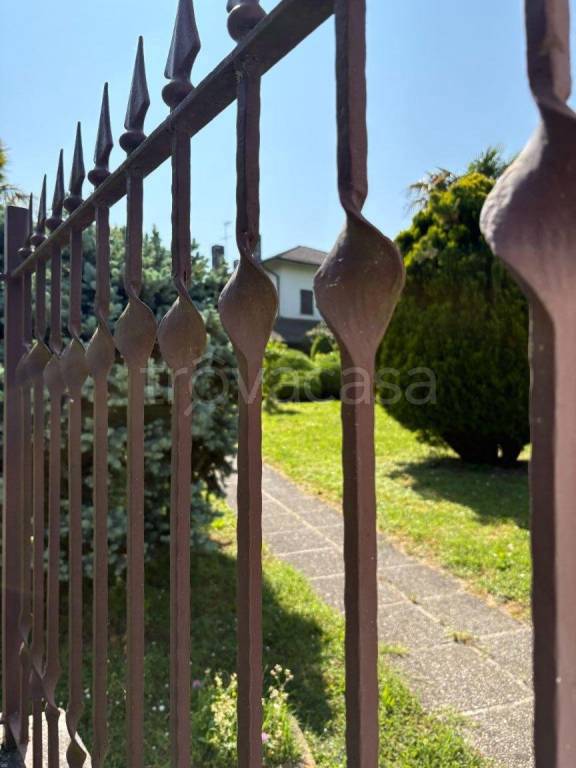 casa indipendente in vendita ad Abano Terme in zona Feriole