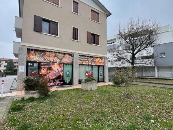 negozio in vendita ad Abano Terme