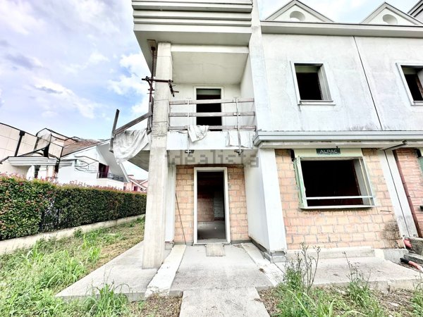 casa indipendente in vendita ad Abano Terme in zona Monterosso