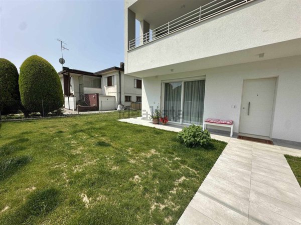 appartamento in vendita ad Abano Terme in zona Monterosso