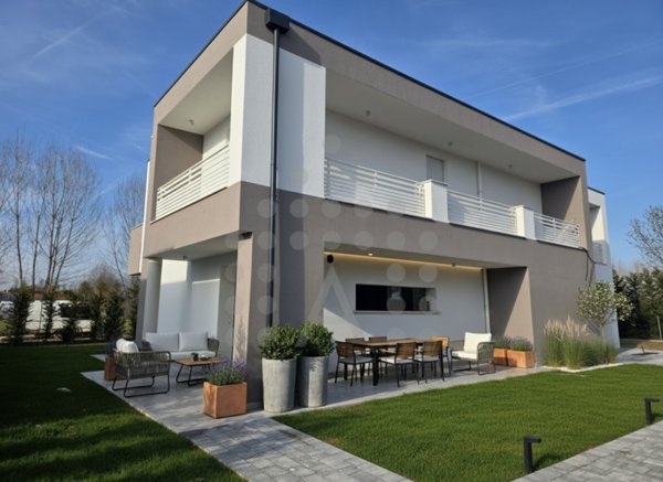 casa indipendente in vendita ad Abano Terme in zona Monterosso
