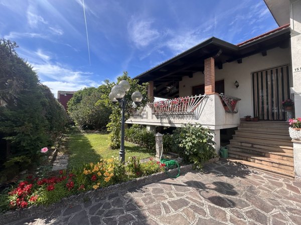 casa indipendente in vendita ad Abano Terme in zona Monterosso