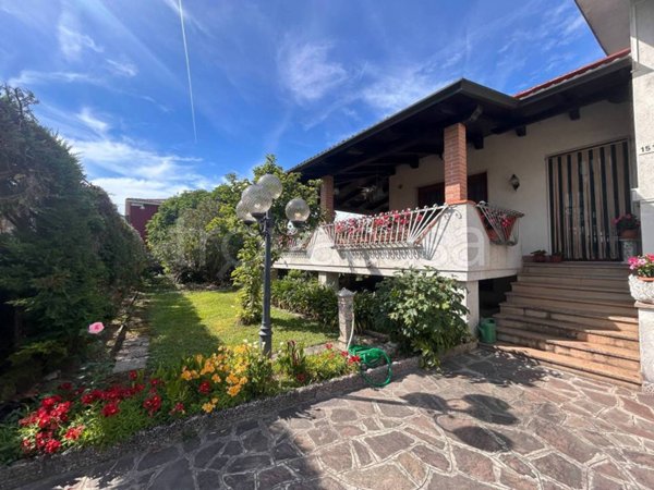 casa indipendente in vendita ad Abano Terme in zona Monterosso