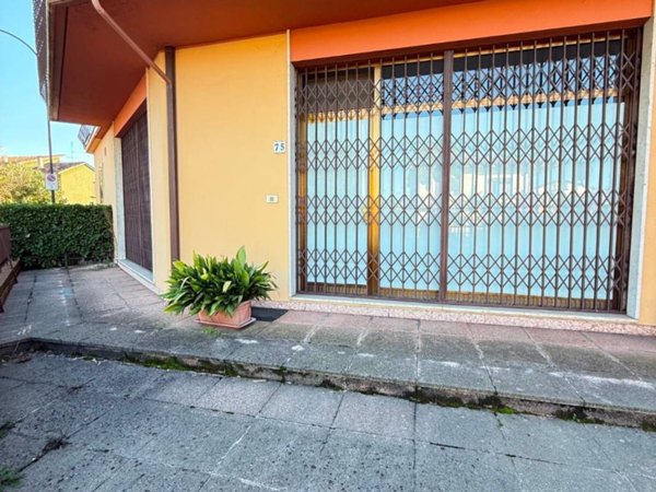 negozio in vendita ad Abano Terme in zona Monterosso