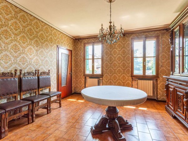 casa indipendente in vendita ad Abano Terme in zona Feriole