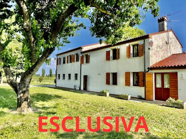 casa indipendente in vendita ad Abano Terme in zona Feriole