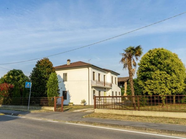 casa indipendente in vendita ad Abano Terme in zona Monteortone