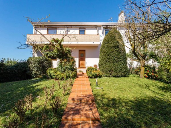 casa indipendente in vendita ad Abano Terme in zona Giarre