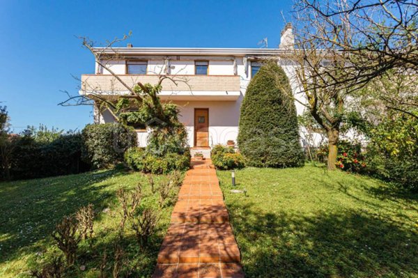 casa indipendente in vendita ad Abano Terme in zona Giarre
