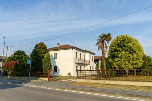 casa indipendente in vendita ad Abano Terme in zona Monteortone