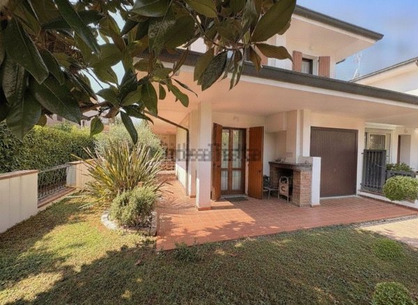 casa indipendente in vendita ad Abano Terme
