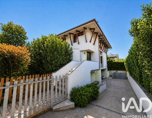 casa indipendente in vendita ad Abano Terme in zona Monterosso