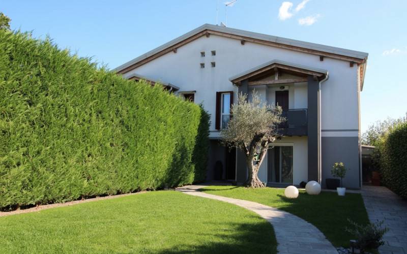 casa indipendente in vendita ad Abano Terme in zona Monteortone