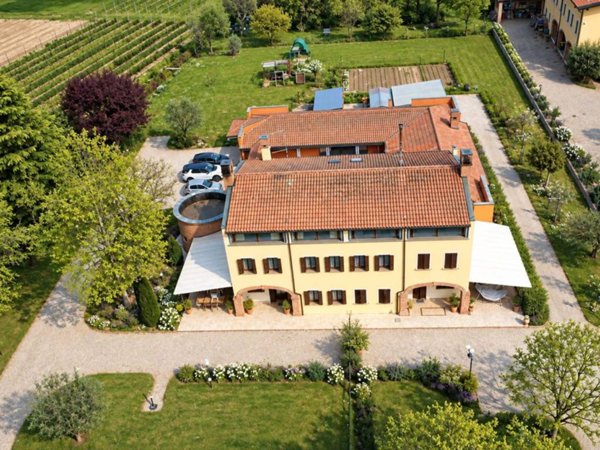 casa indipendente in vendita ad Abano Terme in zona Monterosso