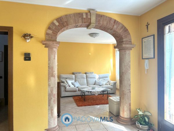 casa indipendente in vendita ad Abano Terme in zona Monterosso