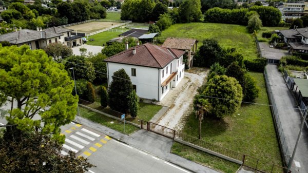 casa indipendente in vendita ad Abano Terme in zona Monteortone