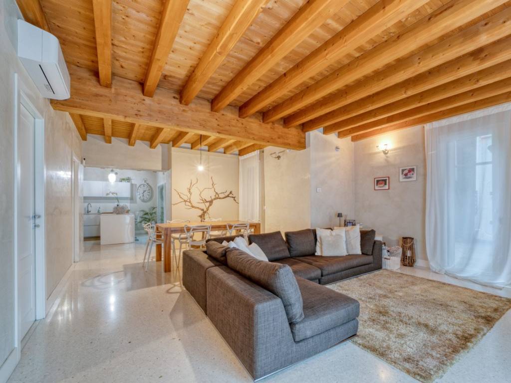 casa indipendente in vendita ad Abano Terme in zona Monteortone