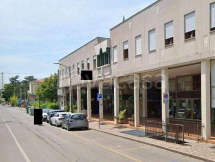 locale commerciale in vendita ad Abano Terme