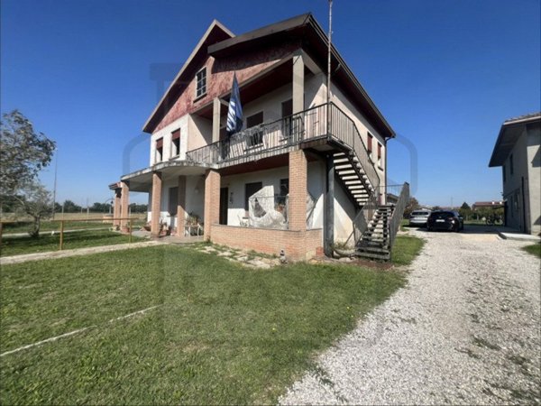 casa indipendente in vendita ad Abano Terme in zona Giarre