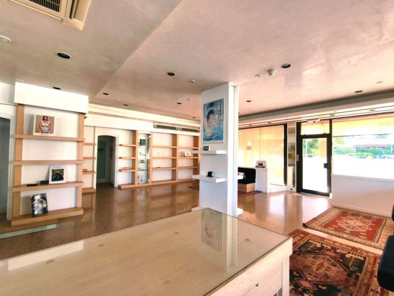 negozio in vendita ad Abano Terme