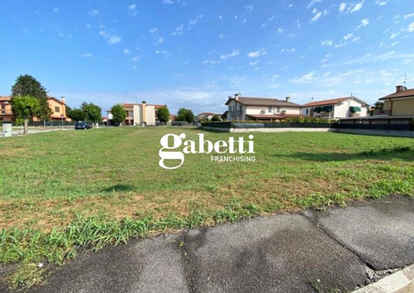 terreno edificabile in vendita ad Agna