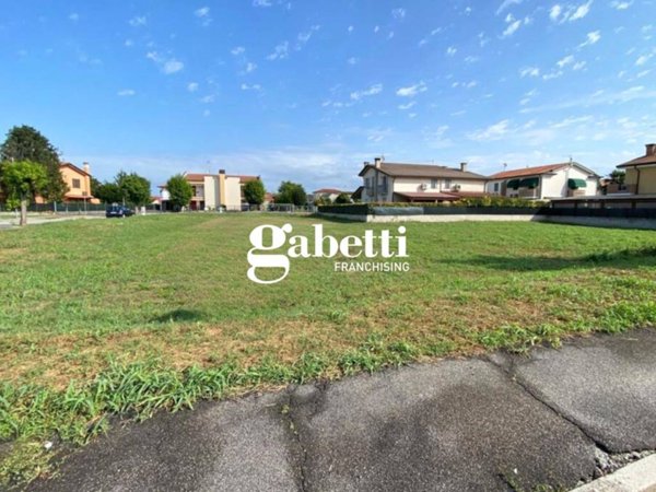 terreno edificabile in vendita ad Agna