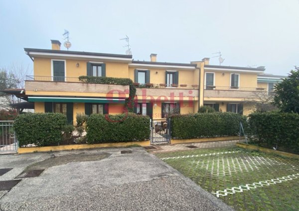 casa indipendente in vendita ad Agna