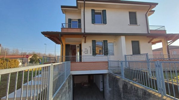casa indipendente in vendita ad Agna