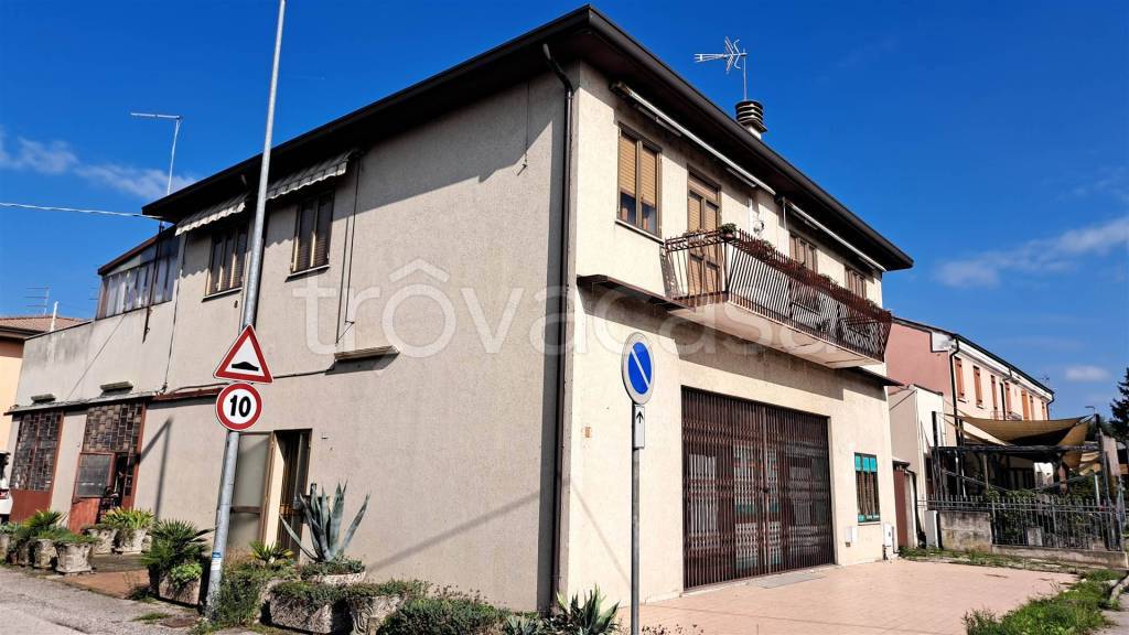 appartamento in vendita ad Agna