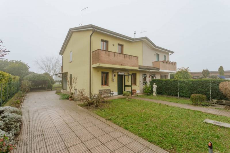 casa indipendente in vendita ad Agna