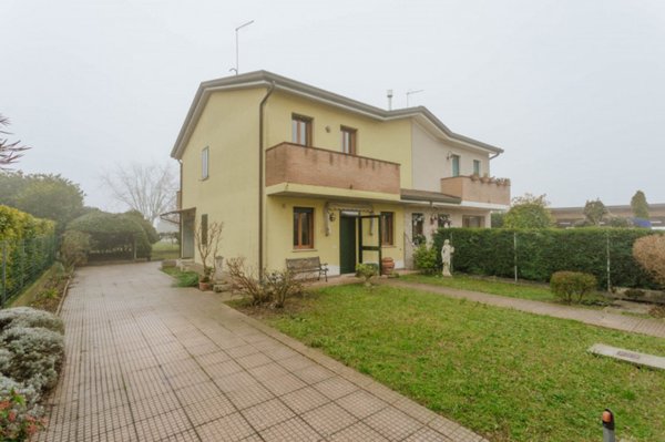 casa indipendente in vendita ad Agna